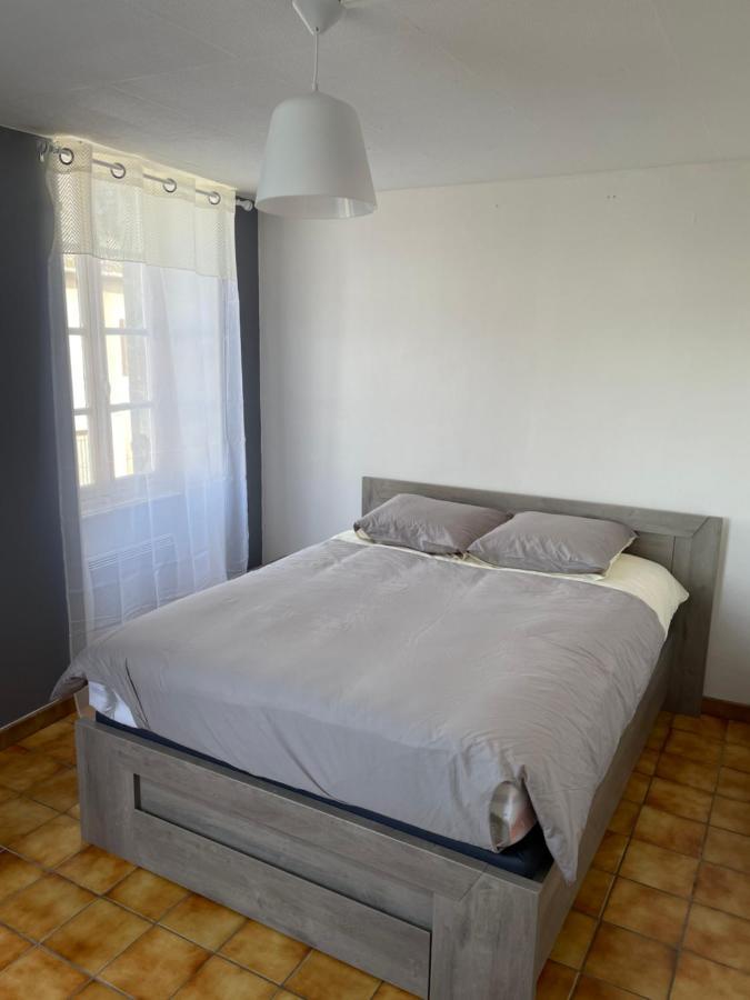 Charmant T2 Au 1Er Dans Residence Avec Parc Arbore Saint-Pierre-le-Moutier Exterior photo